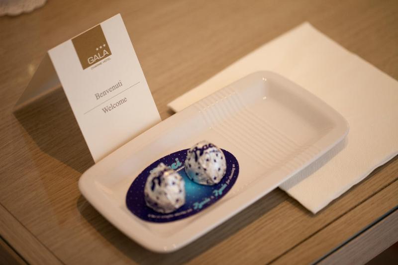 Deluxe Double or Twin Room image 2