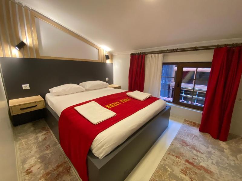 Double or Twin Room with Bathroom image 3