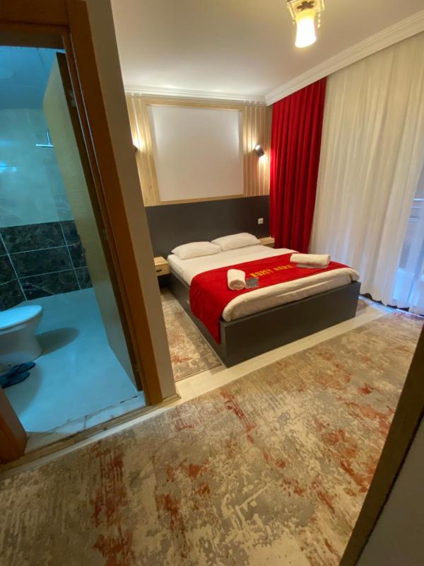 Standard Double Room with Balcony image 3