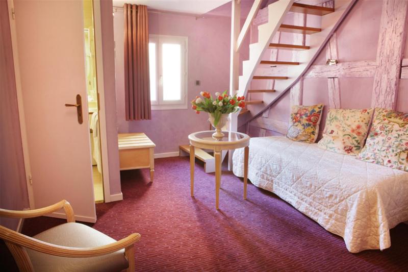 Triple Family Room image 2