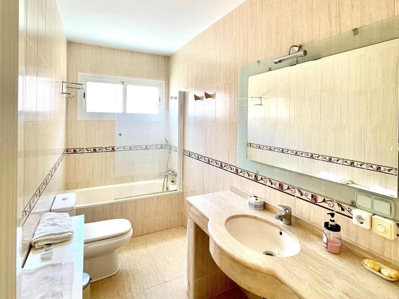 Apartment in Roquetas near Beaches - image 14