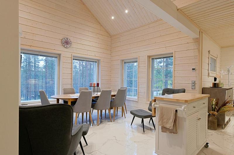 Holiday Cabin Northern Highlight next to Reindeer Farm Outdoor Hot Tub with fee Skiroom included - image 6