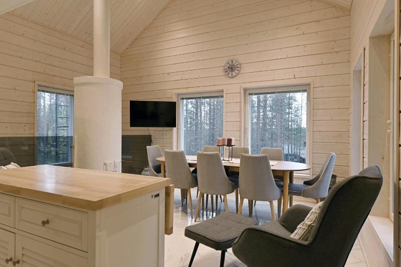 Holiday Cabin Northern Highlight next to Reindeer Farm Outdoor Hot Tub with fee Skiroom included - image 42