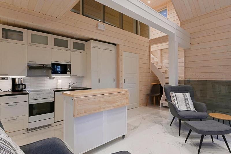 Holiday Cabin Northern Highlight next to Reindeer Farm Outdoor Hot Tub with fee Skiroom included - image 14