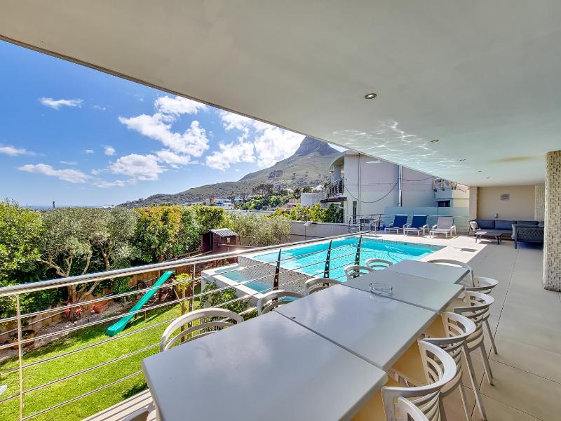 Blue Emerald Villa - Heated Pool - image 9