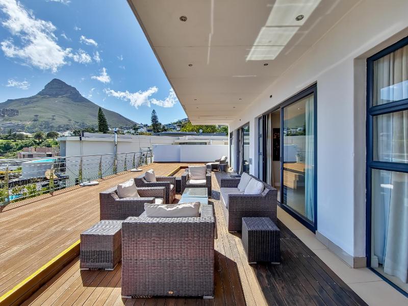 Blue Emerald Villa - Heated Pool - image 3