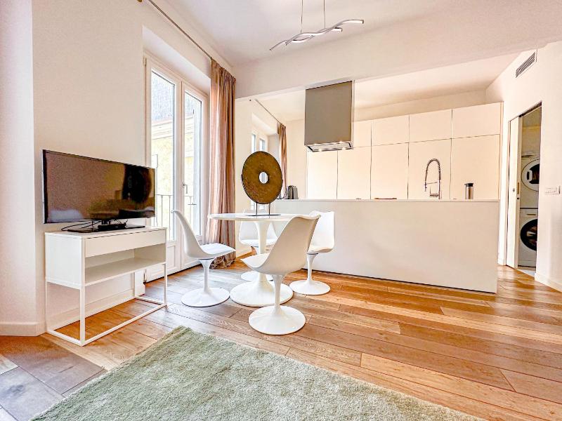 Montenapoleone Luxury Suite - image 11