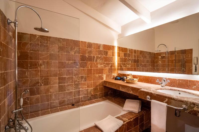 Superior Suite image 1
