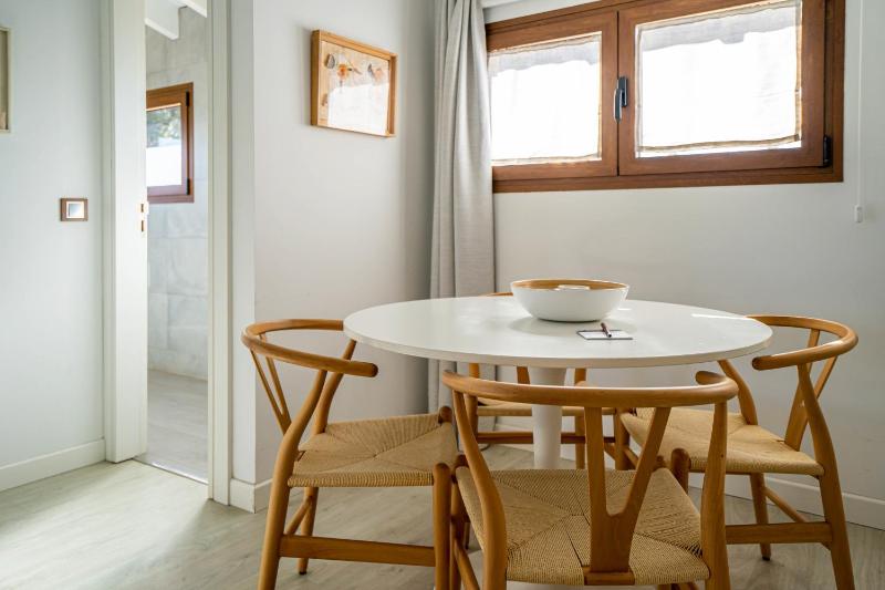 One-Bedroom Standard Apartment image 1
