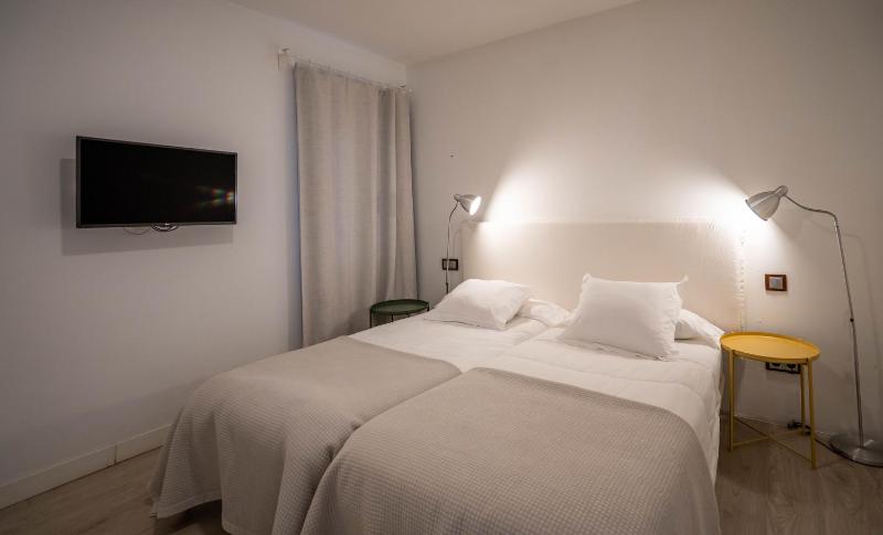 One-Bedroom Standard Apartment image 4
