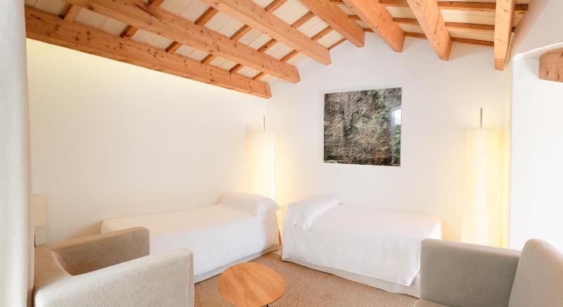 Deluxe Double Room image 3