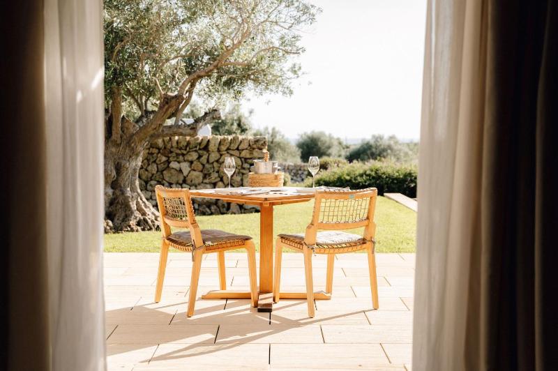 Deluxe Double Room with Sea View image 3