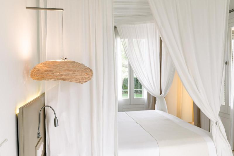 Deluxe Double Room with Balcony and Sea View image 4