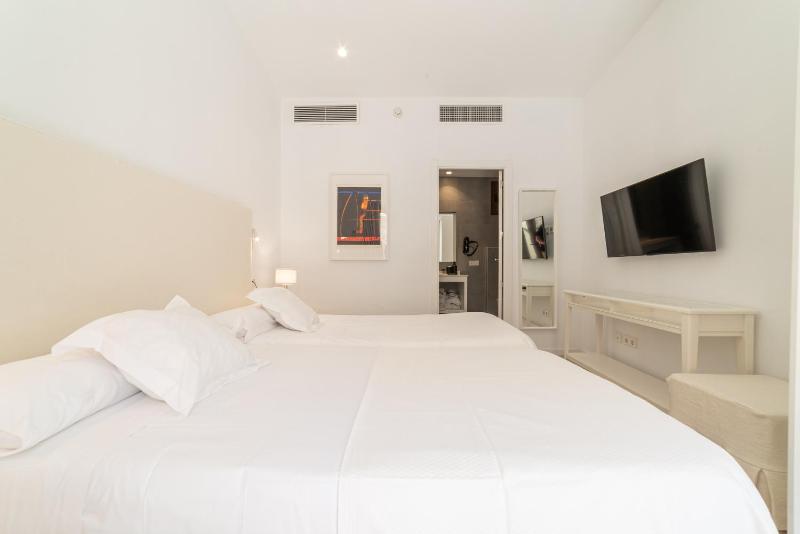 Budget Double Room image 2