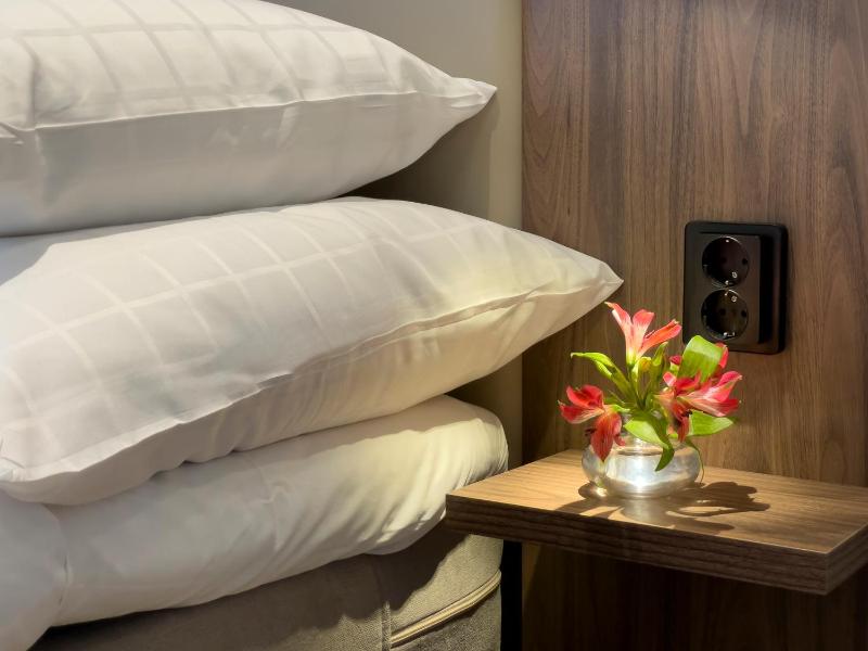 Queen Room - 140cm Bed image 4