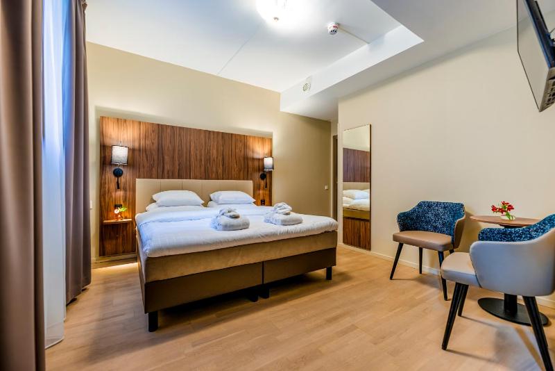 Economy Double Room with No Window - 140cm Bed image 4