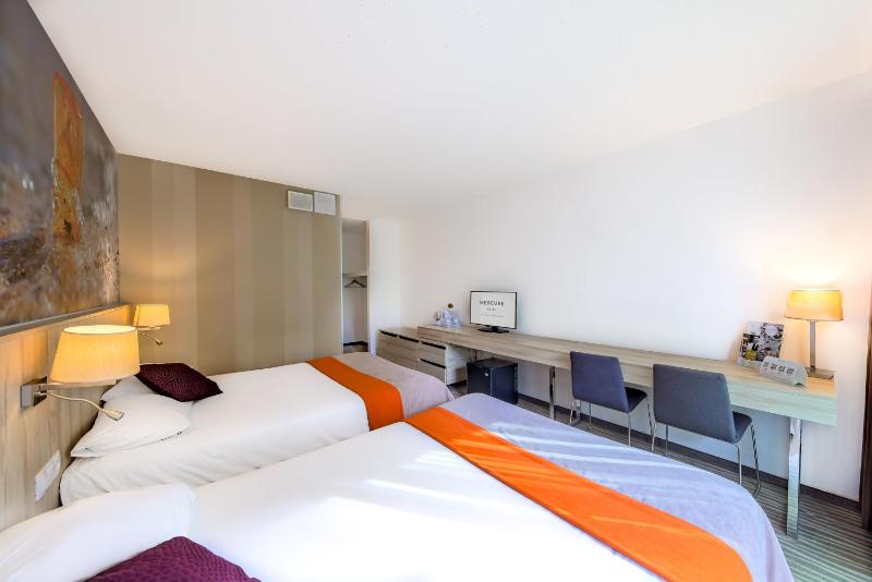 Classic Double Room with Two Double Beds image 4