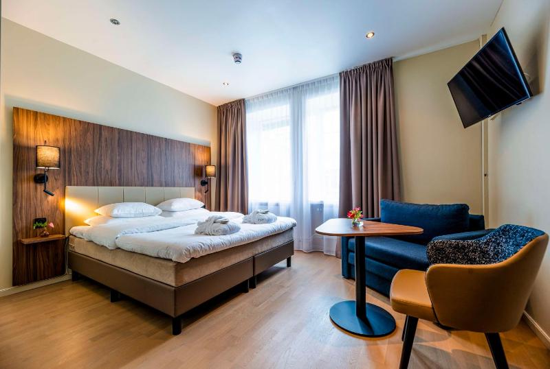 Superior King Room with Sofa Bed image 1
