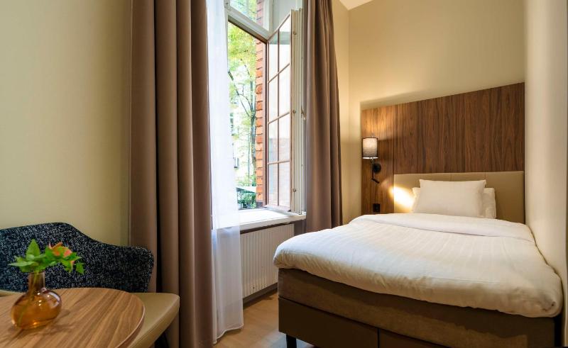 Standard Single Room image 4
