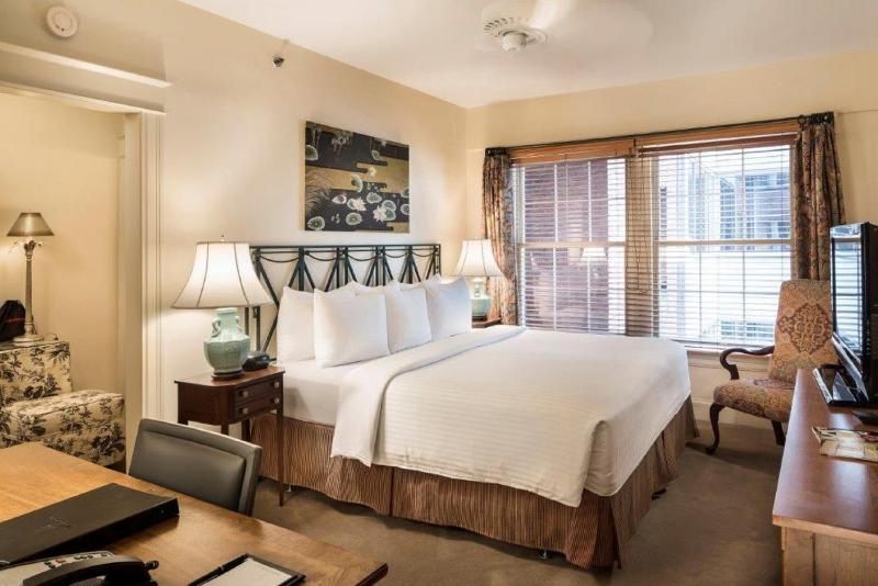 King Room image 3