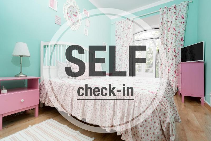 Double Room with Balcony image 3