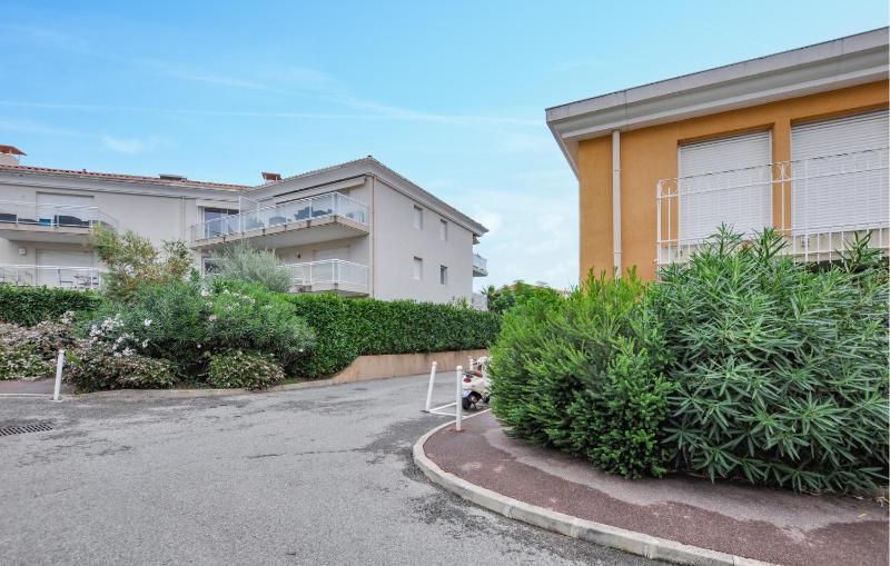 1 Bedroom Gorgeous Apartment In Antibes - image 12