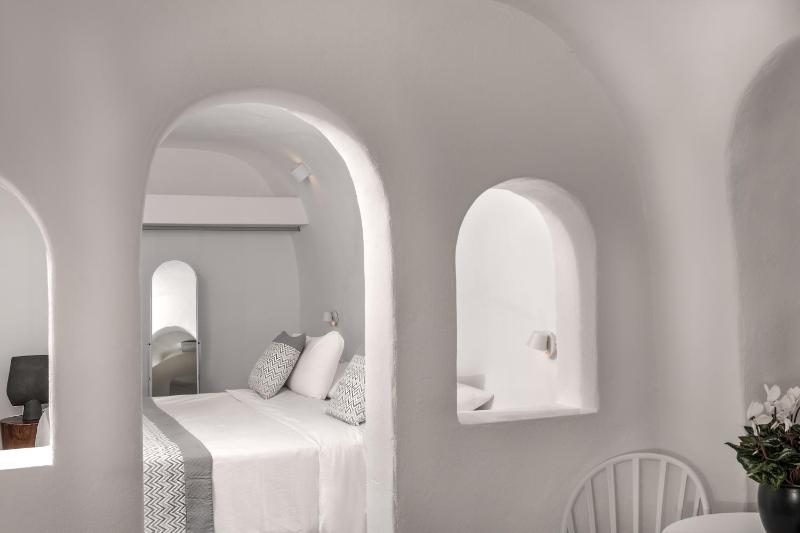Standard Double Room with Caldera & Sea View image 3