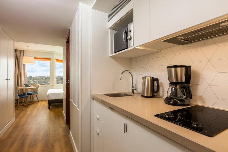 Studio with Eiffel Tower View image 4