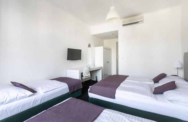 Quadruple Room image 3