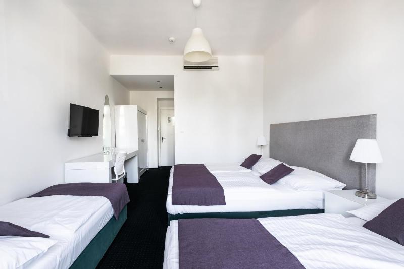Quadruple Room image 2