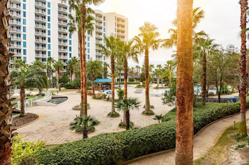 Florida Poolside Paradise with Tennis and Gym - image 32