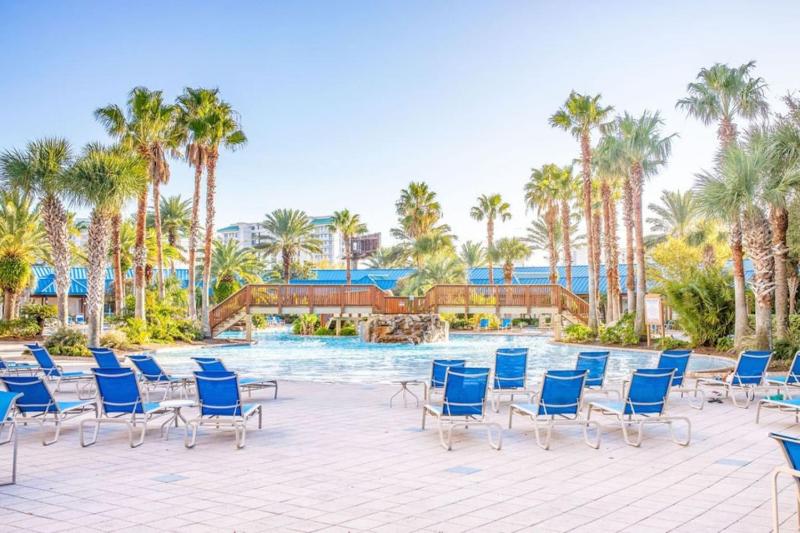 Florida Poolside Paradise with Tennis and Gym - image 39