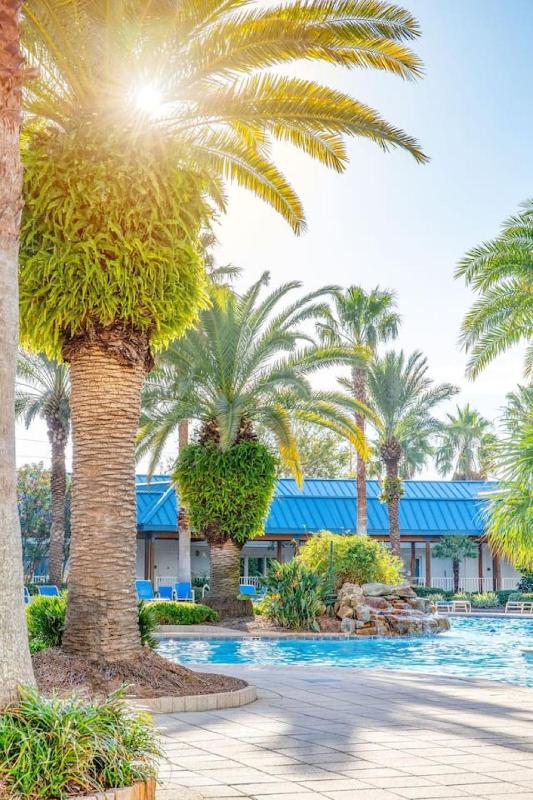 Florida Poolside Paradise with Tennis and Gym - image 31