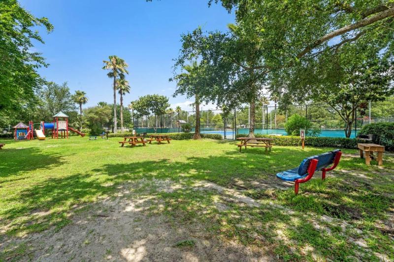 Florida Poolside Paradise with Tennis and Gym - image 14
