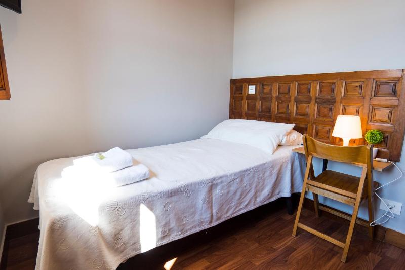 Single Room with Shared Bathroom image 1