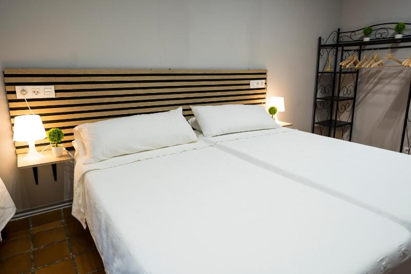Double or Twin Room with Private Bathroom image 2