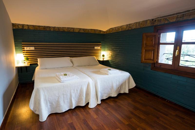 Double or Twin Room with Private Bathroom image 3