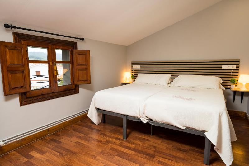 Double or Twin Room with Private Bathroom image 4