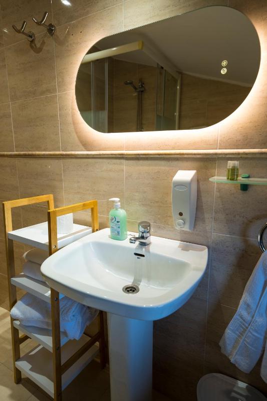 Double or Twin Room with Private Bathroom image 1