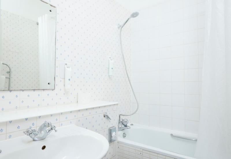 Single Room image 2