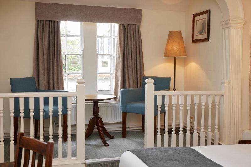 Twin Room image 3