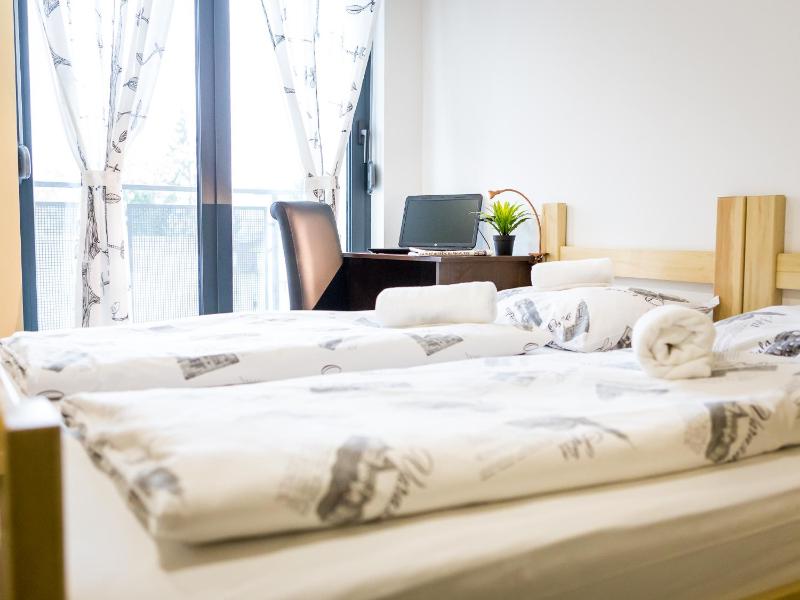 Double Room with Balcony image 3