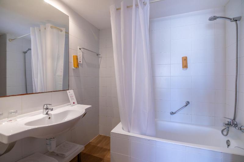 Double Room with Balcony (1 Adult) image 2