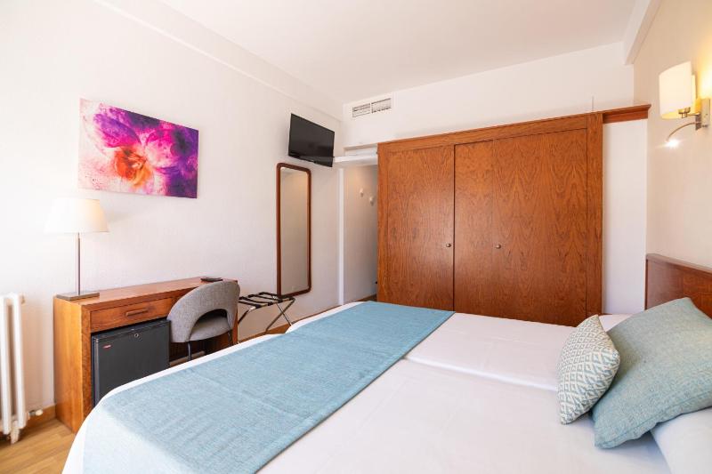 Economy Double Room image 4