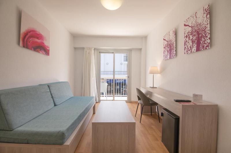 Double Room with Living Room and Balcony image 4