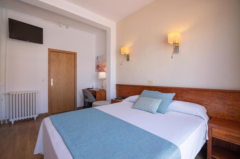 Single Room with Balcony image 3