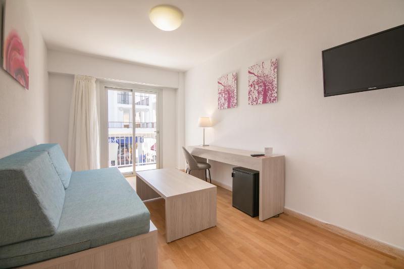 Double Room with Living Room and Balcony image 2