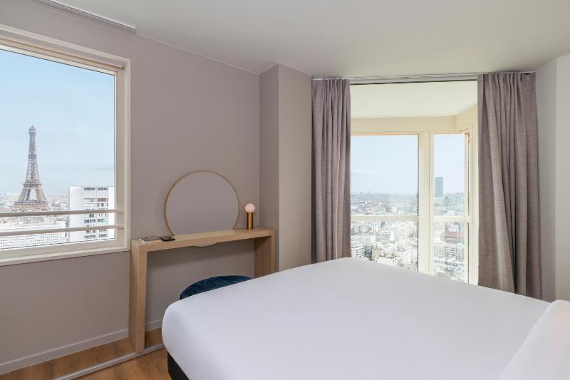 One-Bedroom Apartment with View on Eiffel Tower image 3