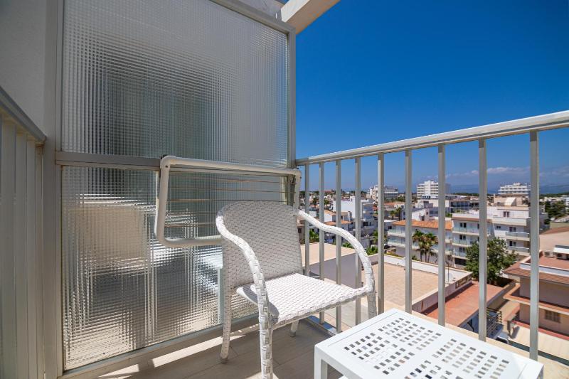 Single Room with Balcony image 1