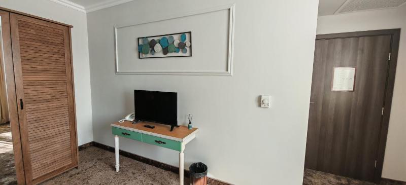One-Bedroom Apartment image 1